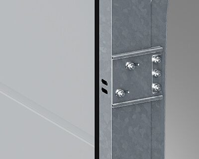 Skinner skruemonteres på åbningsrammen